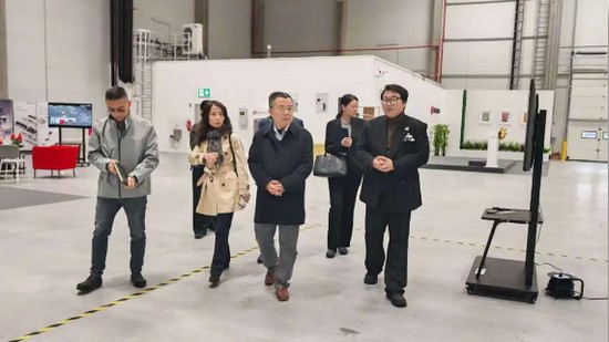 駐匈牙利大使龔韜調(diào)研華工激光歐洲展示中心，走進(jìn)首家“激光智造4S店”